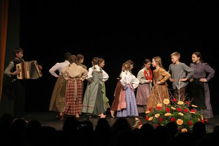 Območno srečanje otroških folklornih skupin RINGARAJA 09 Foto Ljubo Vukelič